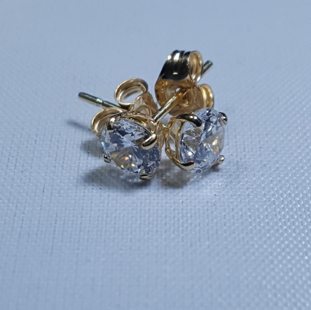 Sale 💋Diamond Earring Studs Only Silver Left!